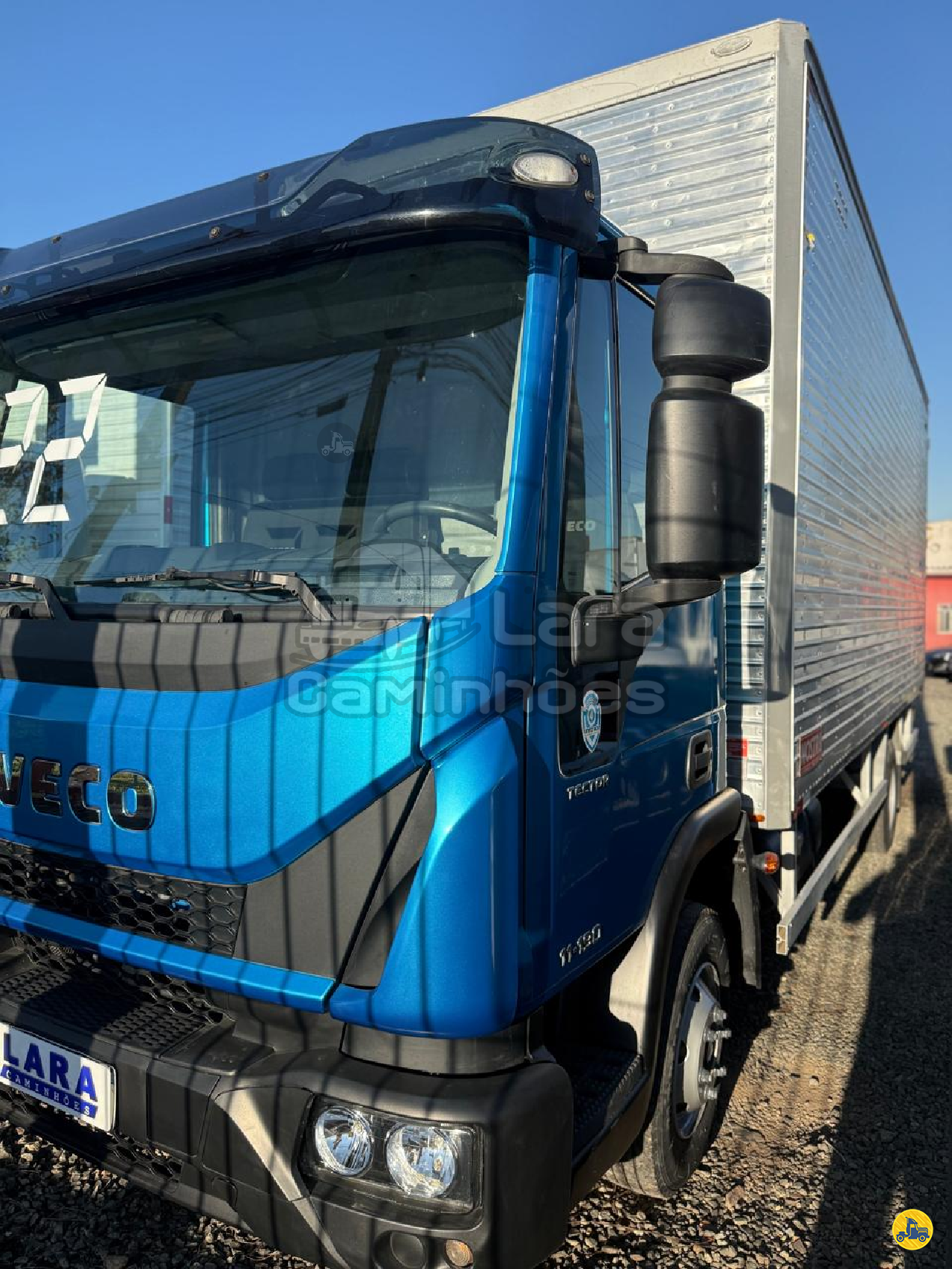 CAMINHAO IVECO TECTOR 11-190 Baú Furgão 3/4 4x2 Lara Caminhões CURITIBA PARANÁ PR